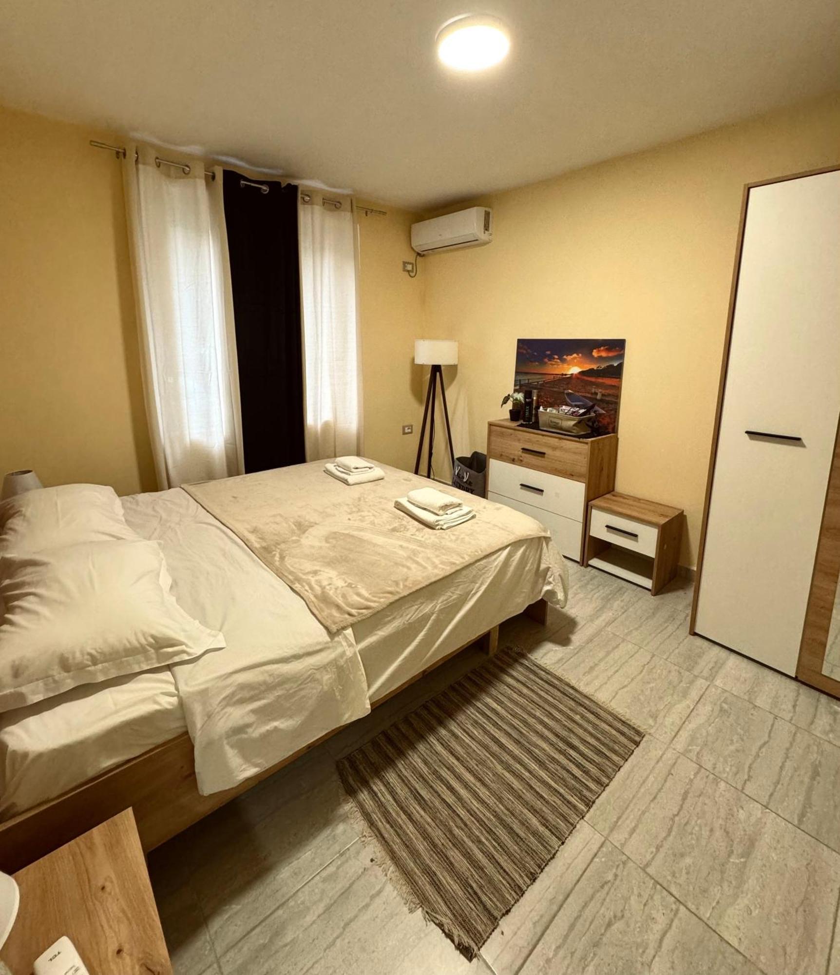 Urban Apartment In Blloku 티라나 외부 사진